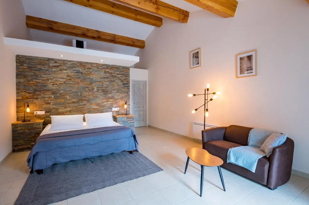 *** Bed & Breakfast Sur Les Hauteurs Du Luberon-Chez Lisett Bed and Breakfast Caseneuve Frankrig